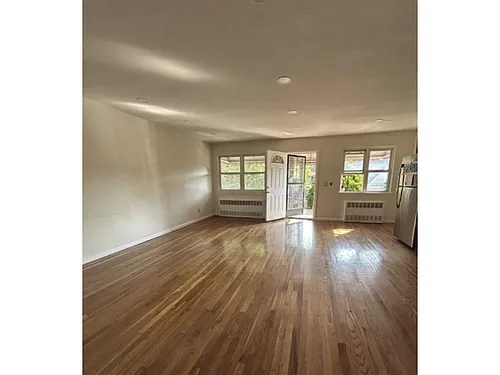 964 E 100th St Photo 1