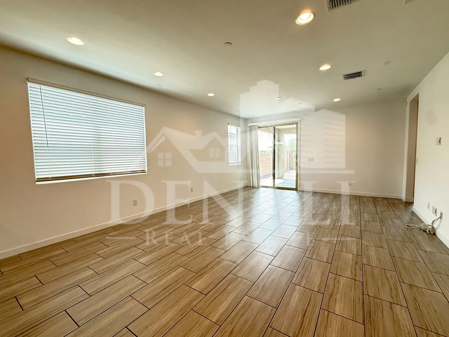 5 bed, 3.0 bath, 1953 sqft, $2,095 — Photo 4