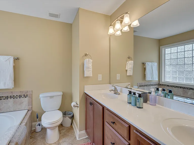 320 Lawrence Rd — Photo 15