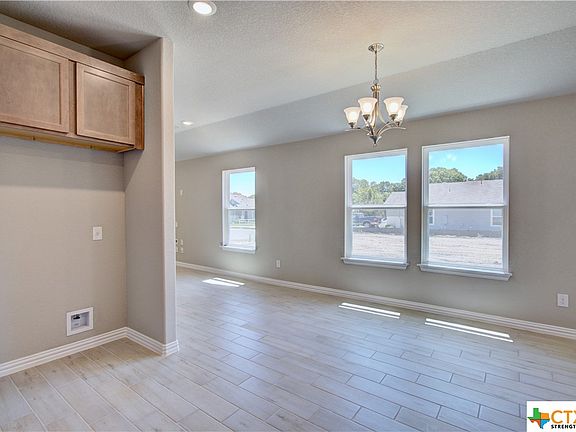 5th image of 869 Farmhouse Trl