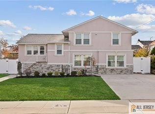 105 Markowitz St, Carteret, NJ 07008