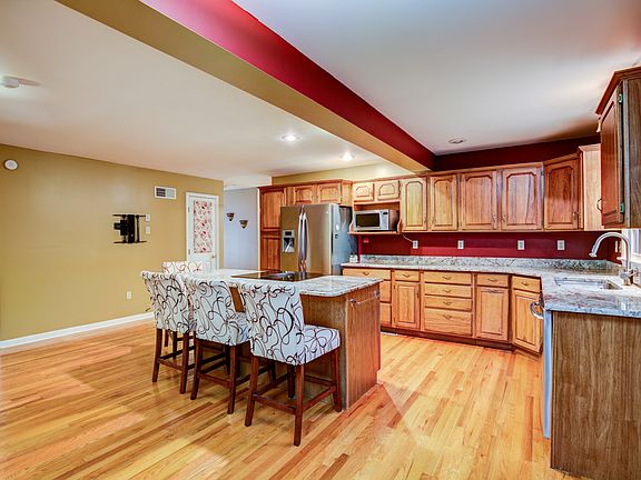 3rd image of 304 Dogwood Dr
