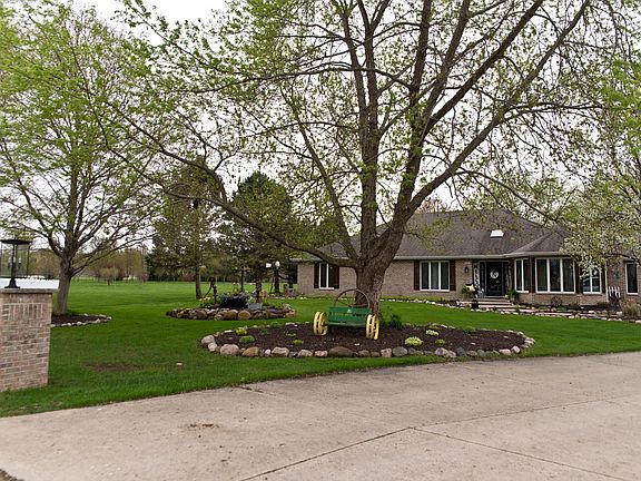 2nd image of 305 E Pine Meadow Ct