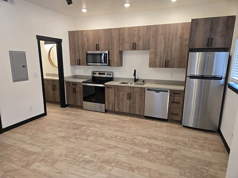 2518 Fawcett Ave — Photo 10