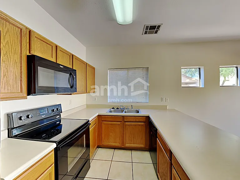 1576 E Orchid Ct — Photo 3