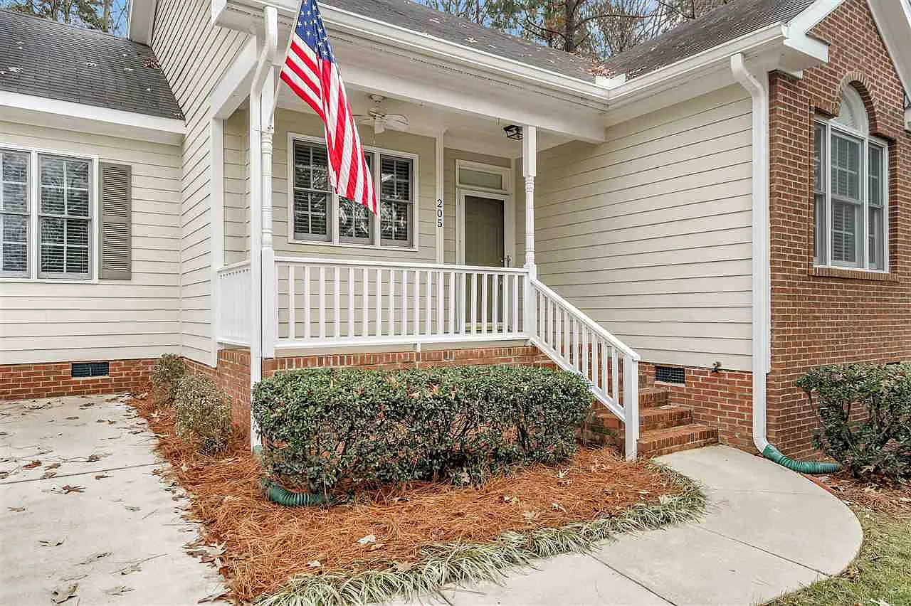 3 bed, 1797 sqft, $2,200 — Photo 3