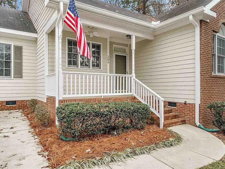 205 Dutch Hill Rd — Photo 1