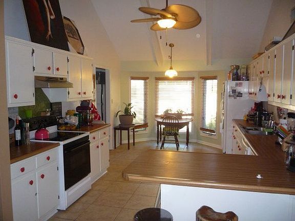 Kitchen & breakfast nook