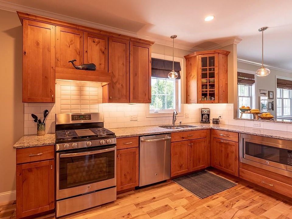 33 Elm St, Hatfield, MA 01038 Zillow