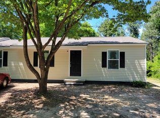 208 Lee St, Spring Lake, NC 28390