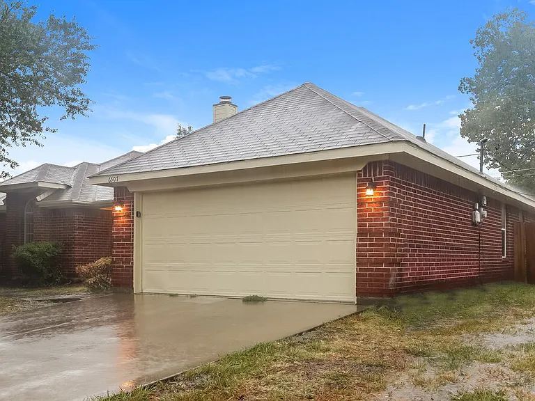 6507 Stetter Dr — Photo 3