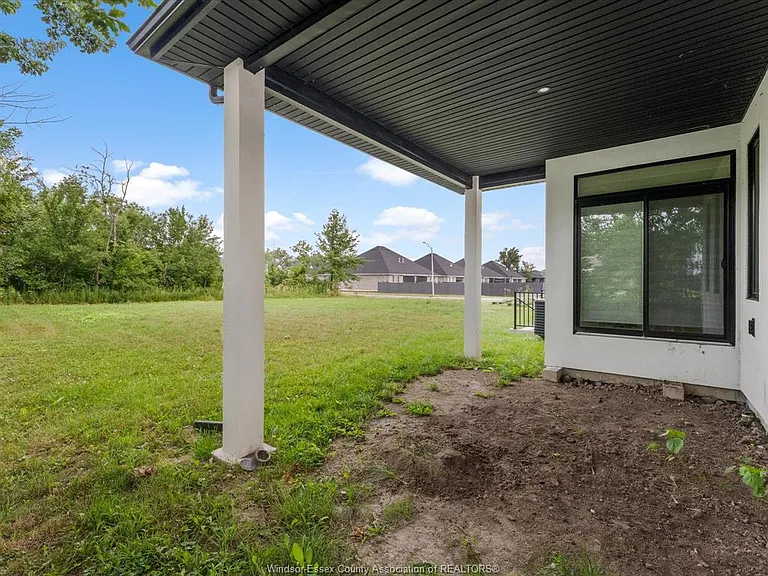 93 Belleview Dr — Photo 42