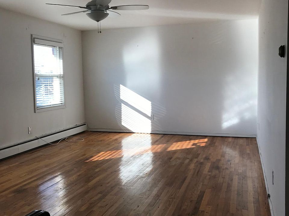 1st image of 40 Woodbine Ct APT 7