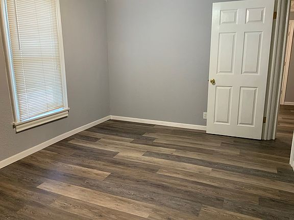 4th image of 1001 Neches Ave