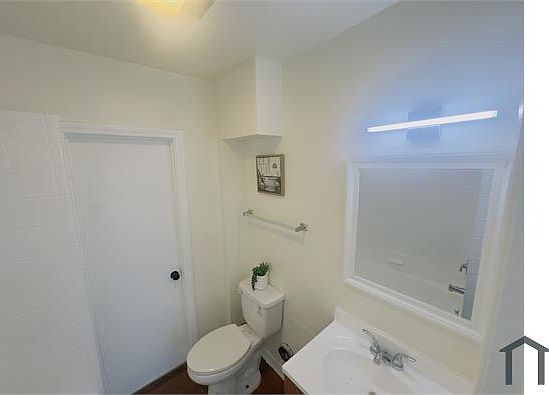 4th image of 644 W 81st St #644