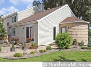 1113 Edgcumbe Rd, Saint Paul, MN 55105