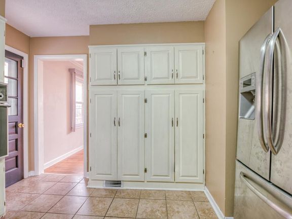 4th image of 40 Brookdale Cir
