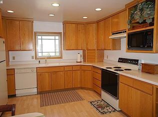 3220 2nd St, Hubbard, OR 97032