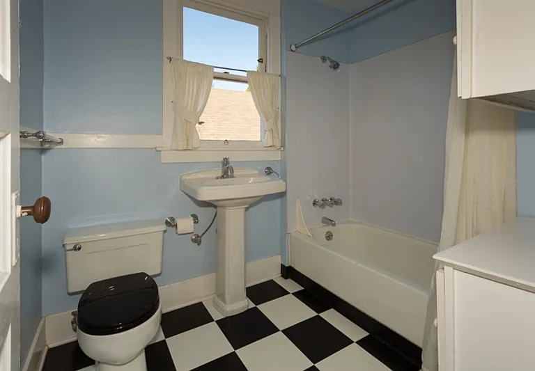 1618 E Mercer St #1/2 — Photo 9