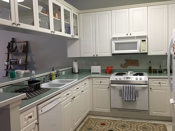 4th image of 402 Westlake Ct