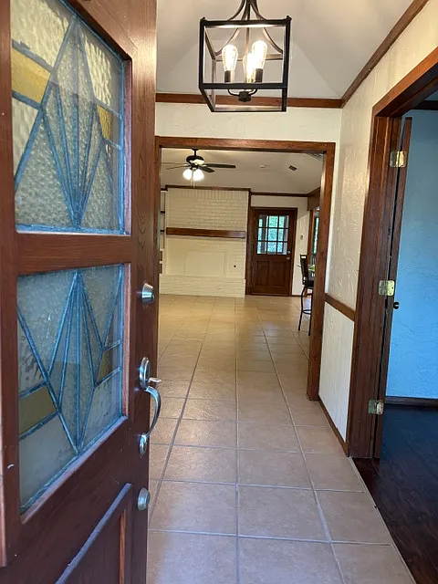 4 bed, 2199 sqft, $3,000 — Photo 2