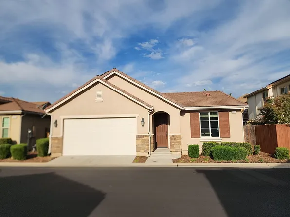 3250 Alps Ln, Clovis, CA 93619