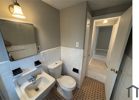 3rd image of 414 E 222nd St #Up