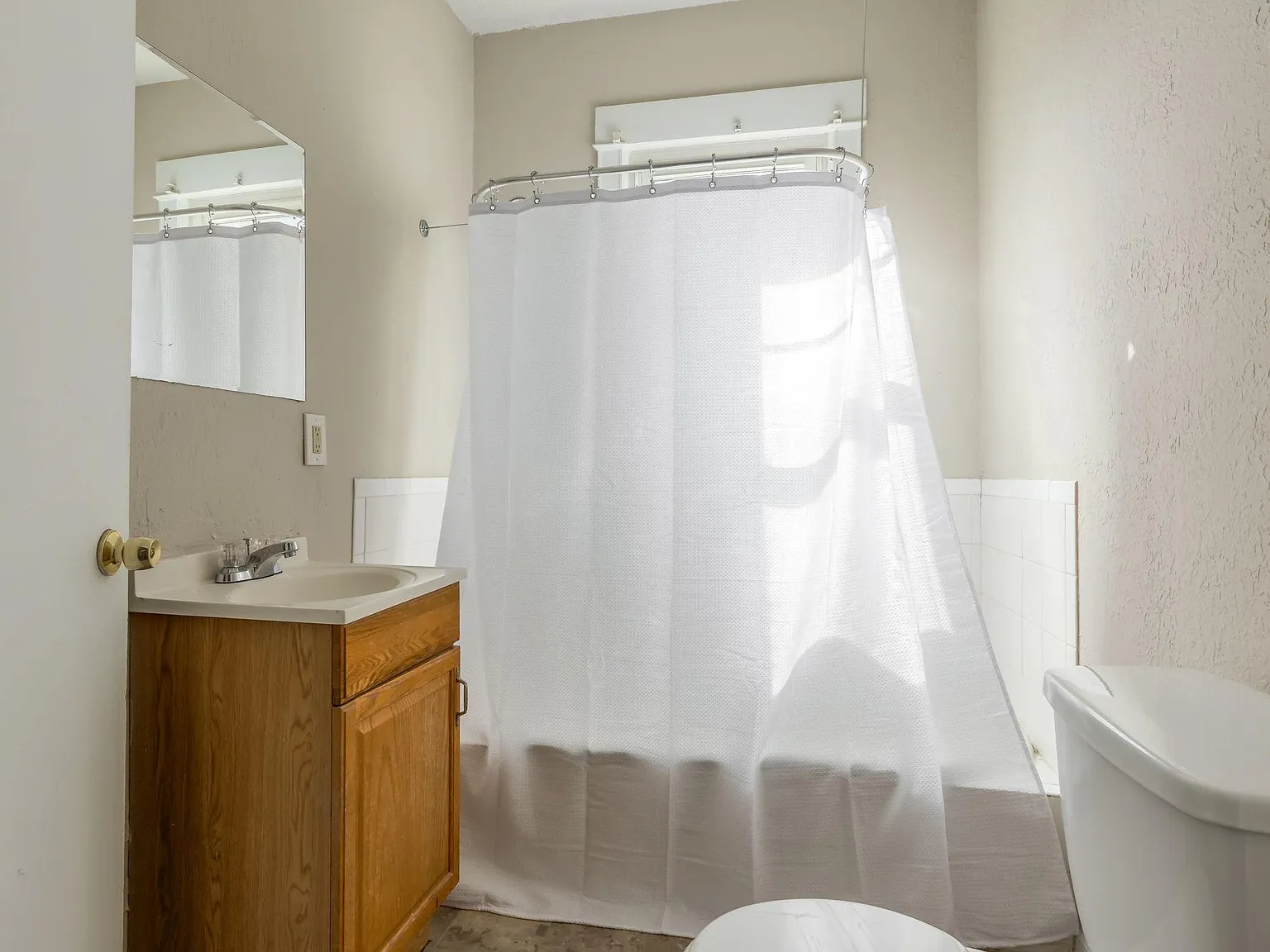 4 bed, 2.0 bath, 1662 sqft, $706 — Photo 3