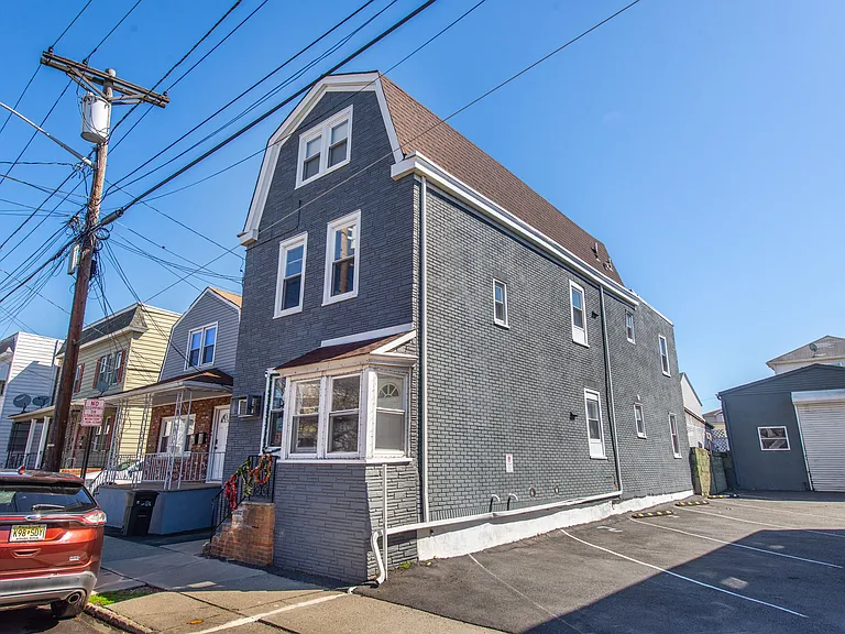 373 N 10th St #2 — Photo 2
