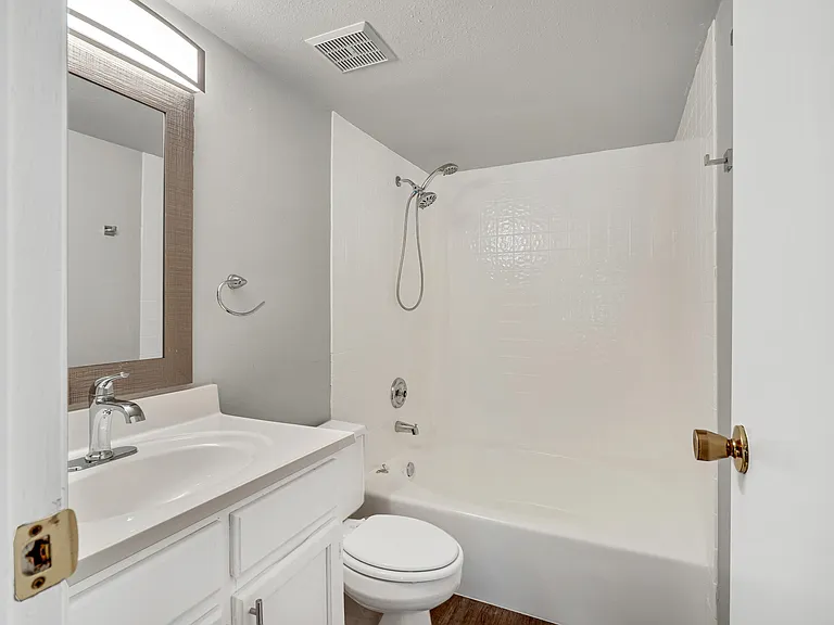 902 S Walden St #106 — Photo 21