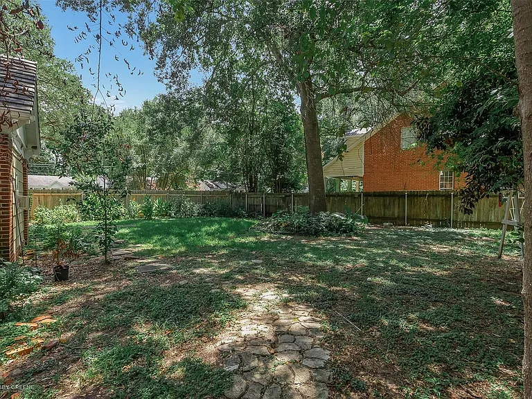 1212 E Kings Hwy — Photo 37