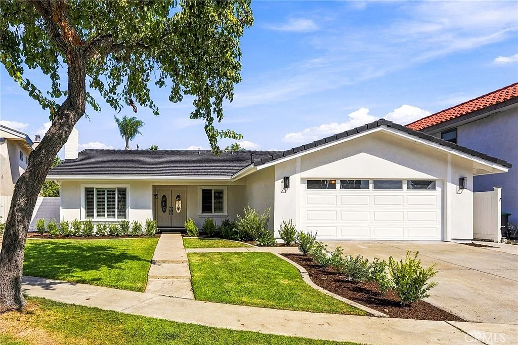 4 bed, 2.5 bath, 1884 sqft, $10,000 — Photo 4