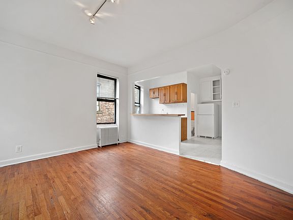 5th image of 203 W 103rd St APT 6A