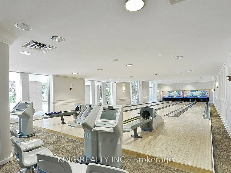 25 Kingsbridge Garden Cir #627 — Photo 8