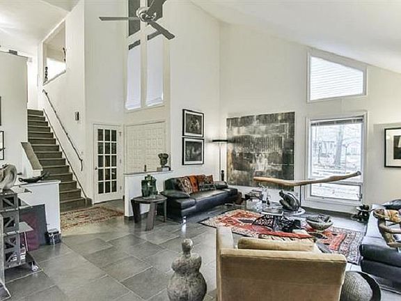 4th image of 2407 S Spicewood Ln