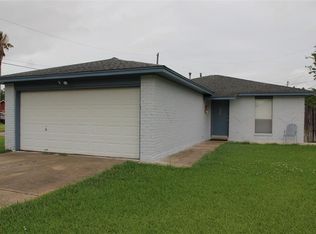 288 Austin St, Angleton, TX 77515