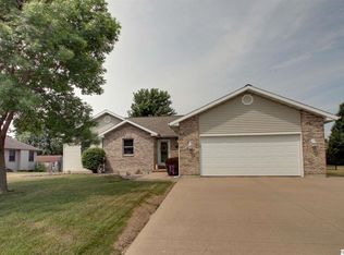 3261 Genevieve Dr, Quincy, IL 62305