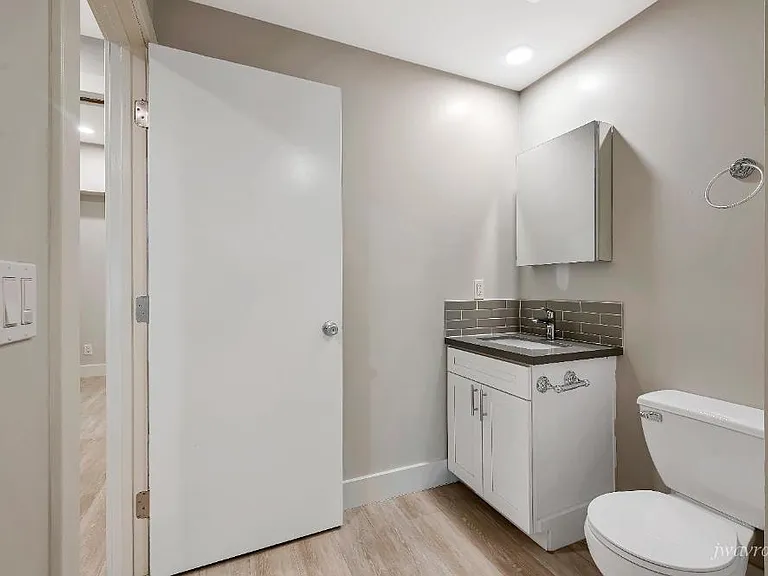 1801 Beach St #D — Photo 13