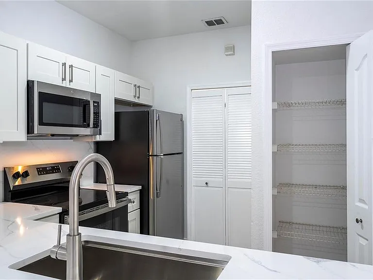 1375 Lake Shadow Cir #11103 — Photo 4