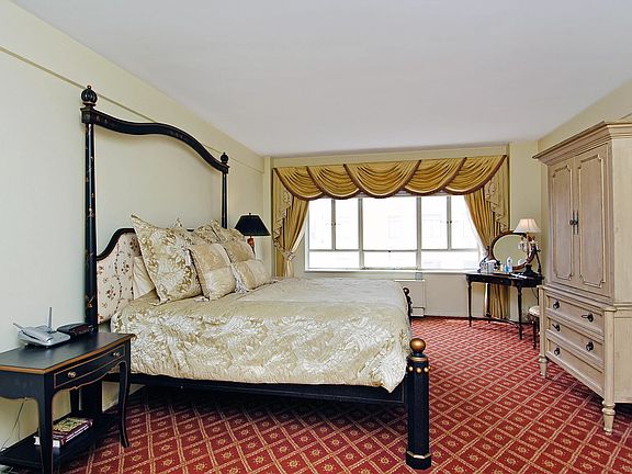 3rd image of 880 5th Ave #67J