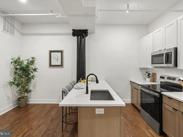 240 Hermitage St #102 — Photo 9