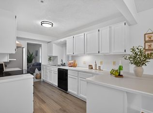 1232 Skillman Ave W, Roseville, MN 55113