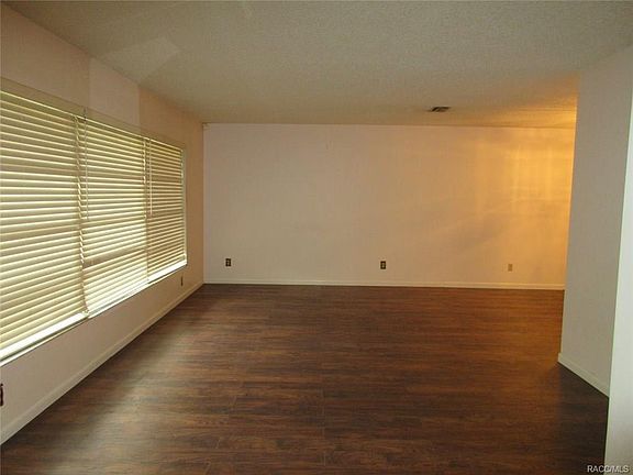4th image of 1156 N Lyle Ave