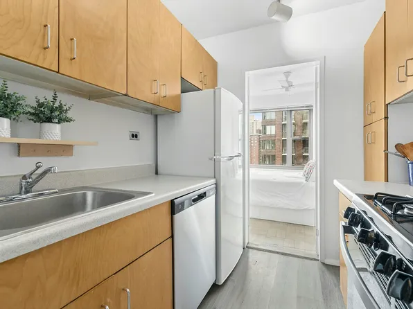 55 East End Avenue 15J image 2 of 10