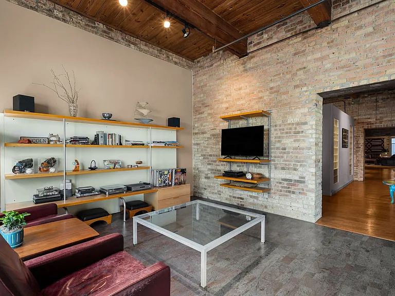540 N Lake Shore Dr — Photo 13