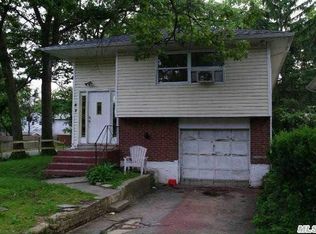 47 8th Ave, Huntington Station, NY 11746