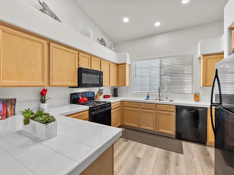 9962 Catalina Canyon Ave — Photo 3