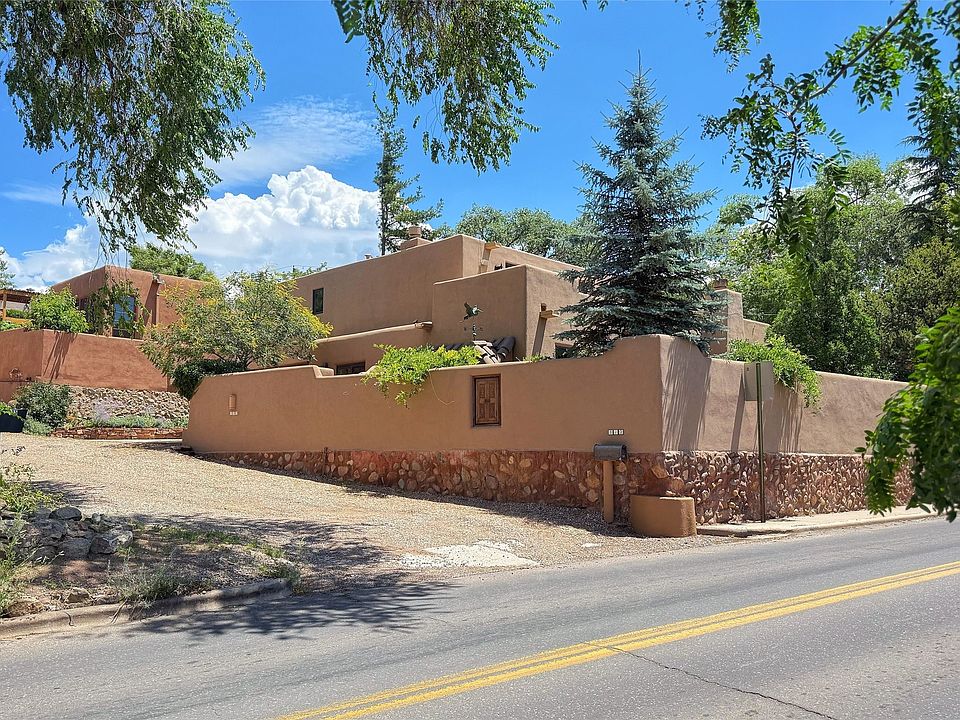 1st image of 517 Paseo De Peralta