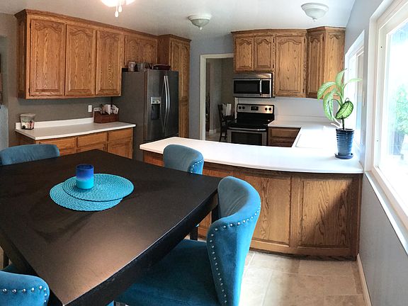 3rd image of 458 Crestview Dr