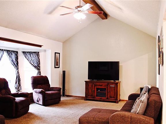 Who would have guessed? Vaulted ceilings!